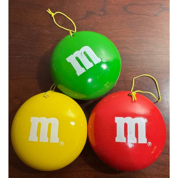 Set Of 3 M&M's Brand Ornaments Set of 3 Green Red Yellow 3" Diameter Ceramic - Picture 1 of 5